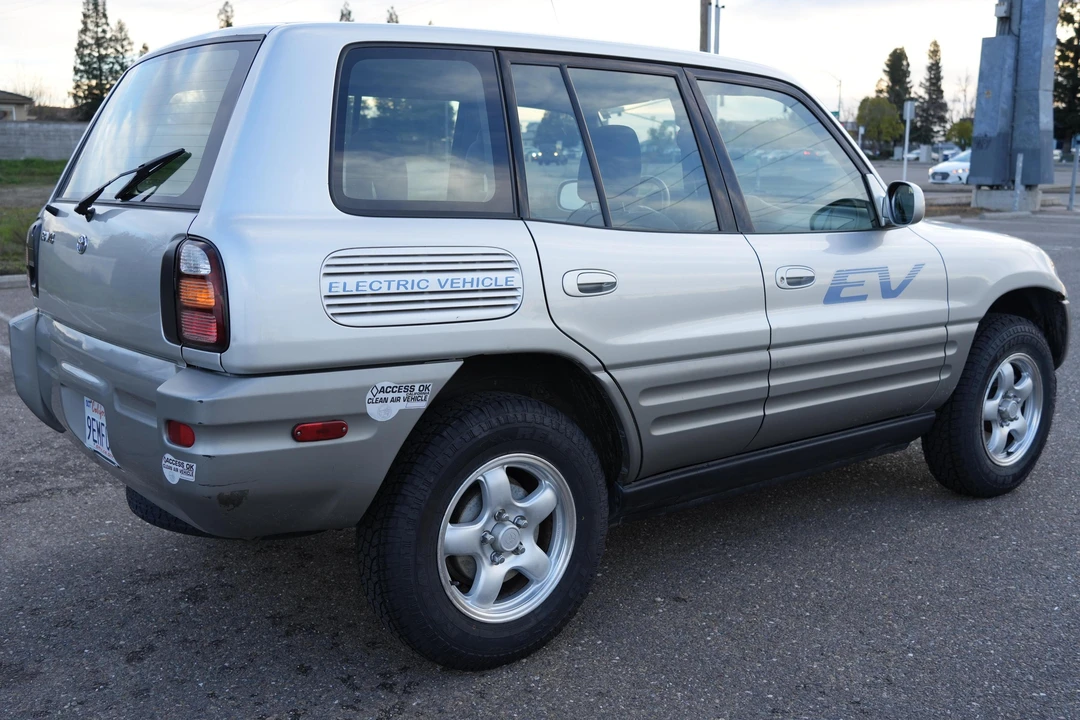 2002 Toyota RAV4 2nd Gen - Image 4 of 31