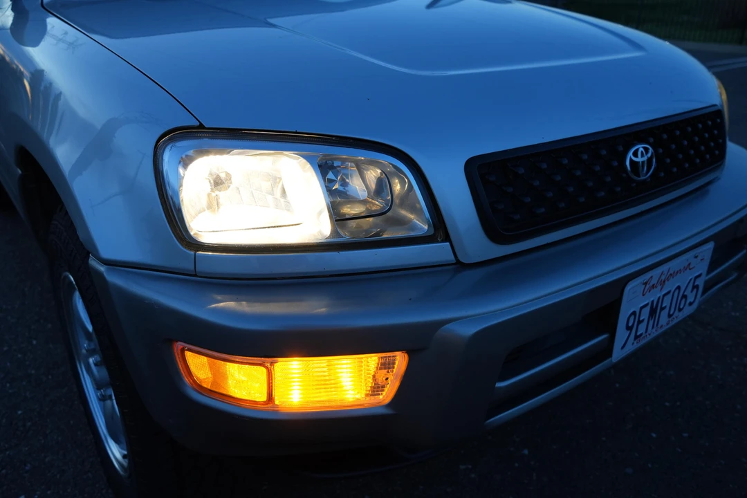 2002 Toyota RAV4 2nd Gen - Image 13 of 31