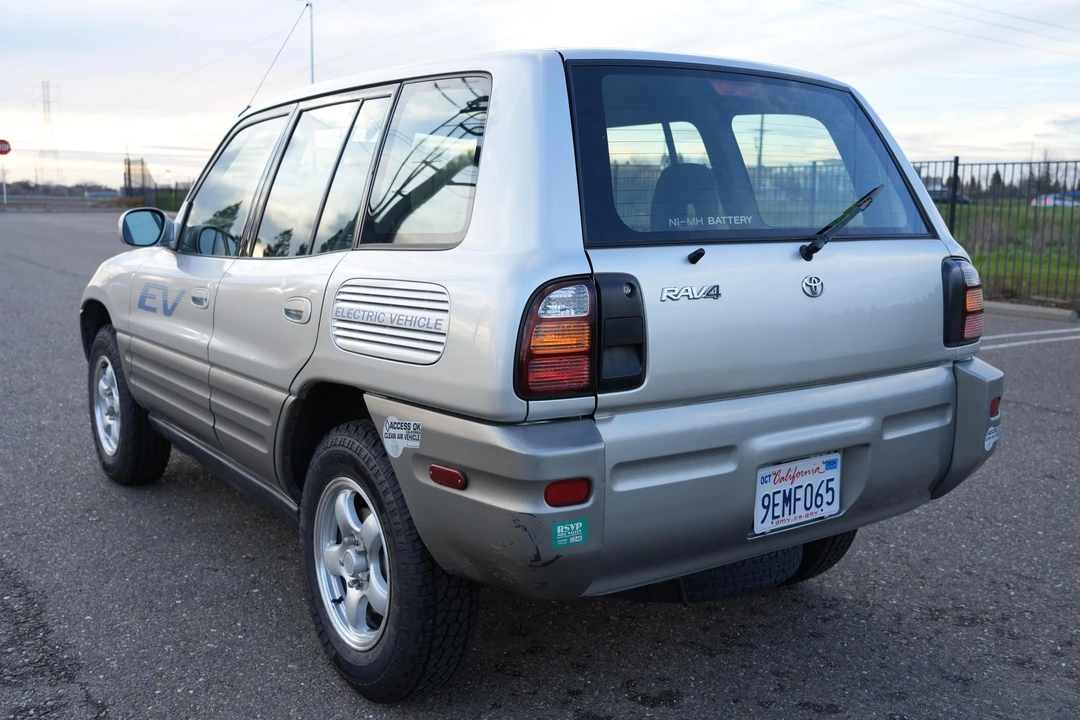 2002 Toyota RAV4 2nd Gen - Image 9 of 31