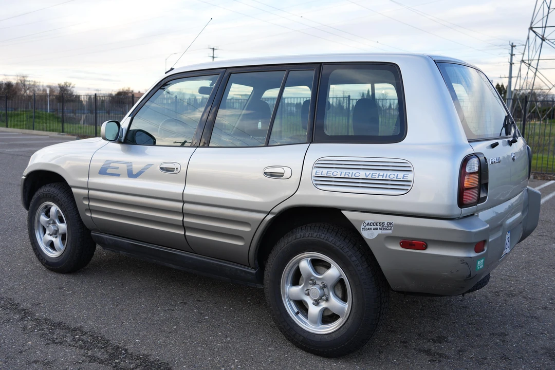 2002 Toyota RAV4 2nd Gen - Image 8 of 31
