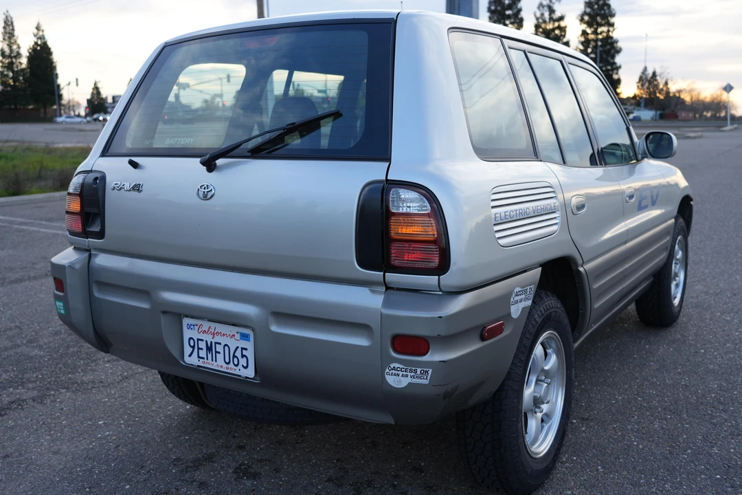 2002 Toyota RAV4 2nd Gen - Image 10 of 31