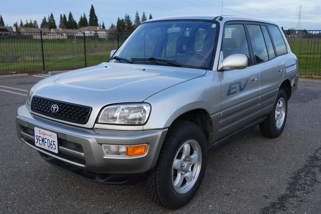2002 Toyota RAV4 2nd Gen - Image 7 of 31