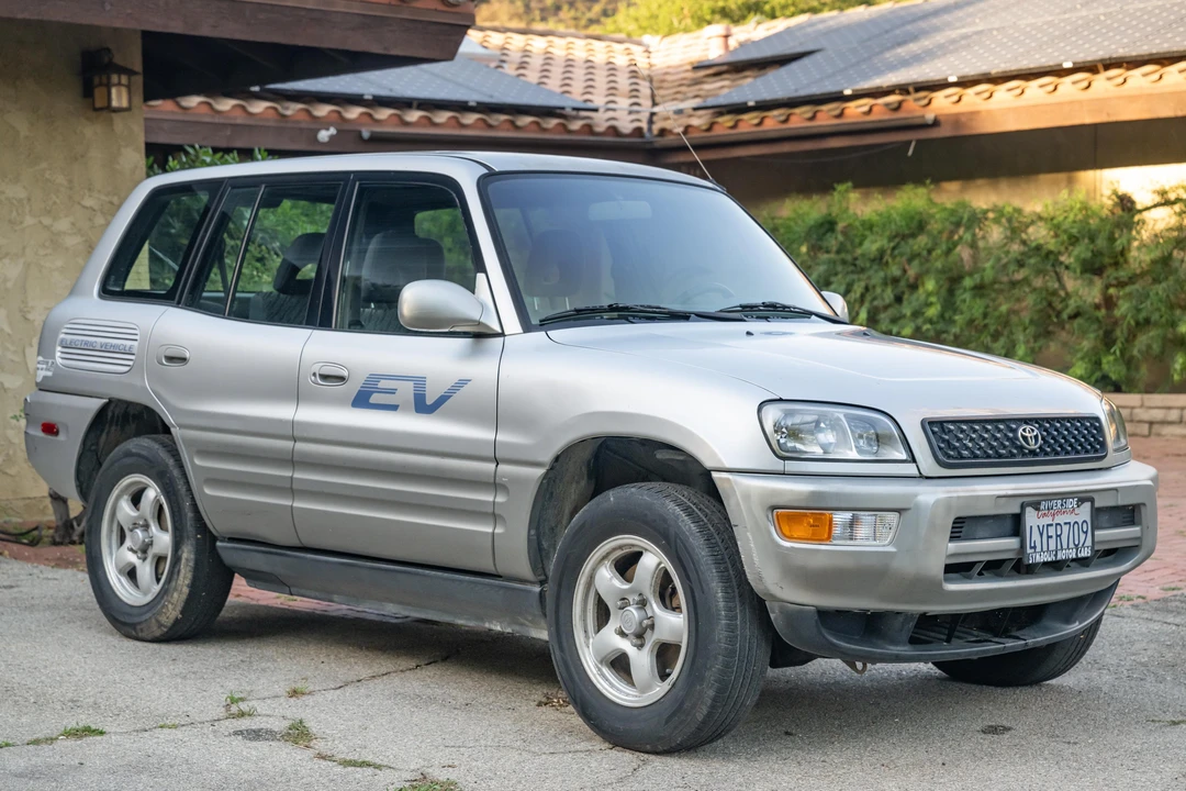 2002 Toyota RAV4 2nd Gen - Image 7 of 31