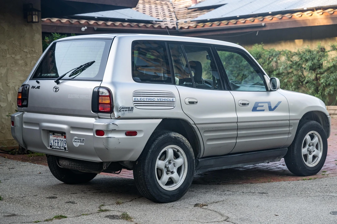 2002 Toyota RAV4 2nd Gen - Image 8 of 31