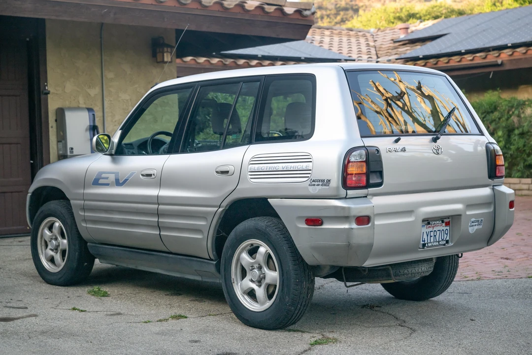 2002 Toyota RAV4 2nd Gen - Image 4 of 31