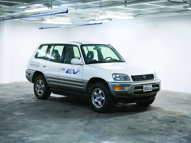 2002 Toyota RAV4 1st Gen - Image 2 of 2