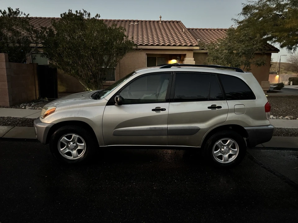 2002 Toyota RAV4 2nd Gen - Image 4 of 19