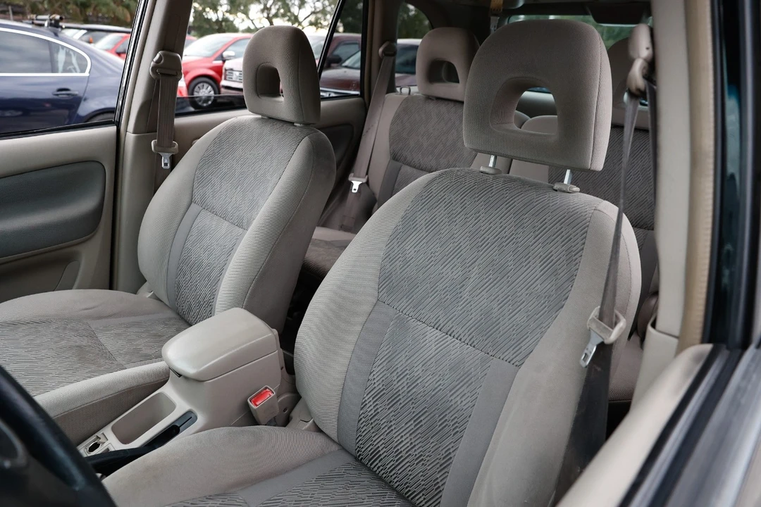 2002 Toyota RAV4 2nd Gen - Image 6 of 12