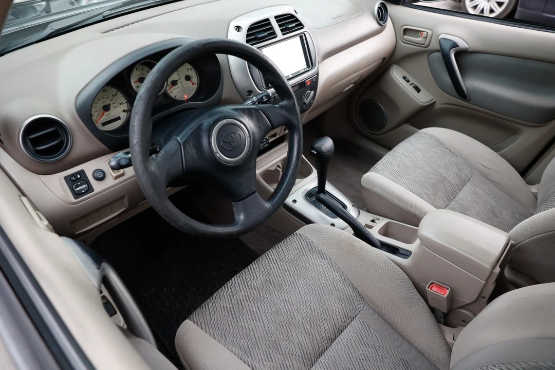 2002 Toyota RAV4 2nd Gen - Image 4 of 12