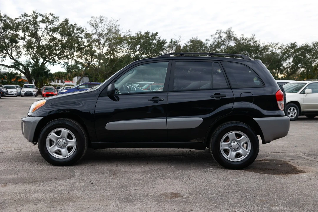 2002 Toyota RAV4 2nd Gen - Image 3 of 12