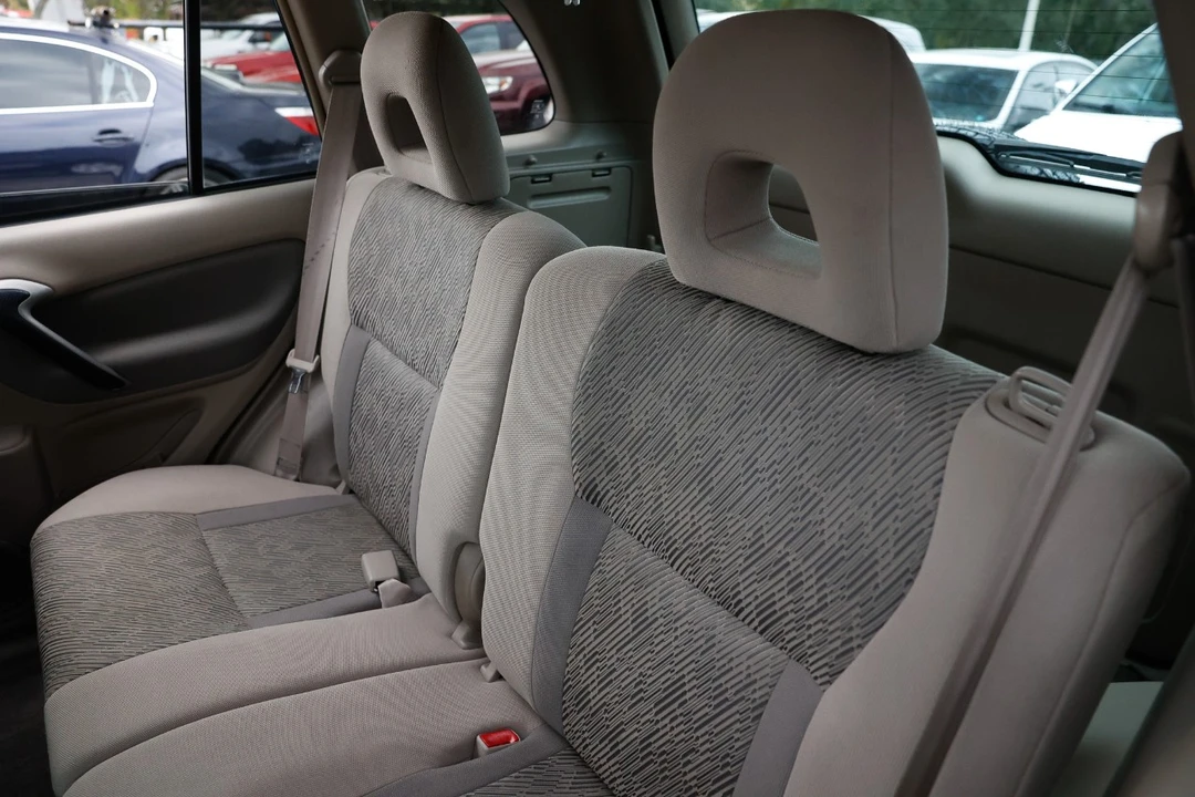 2002 Toyota RAV4 2nd Gen - Image 8 of 12