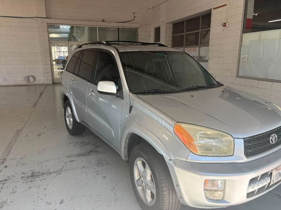 2002 Toyota RAV4 2nd Gen - Image 4 of 9