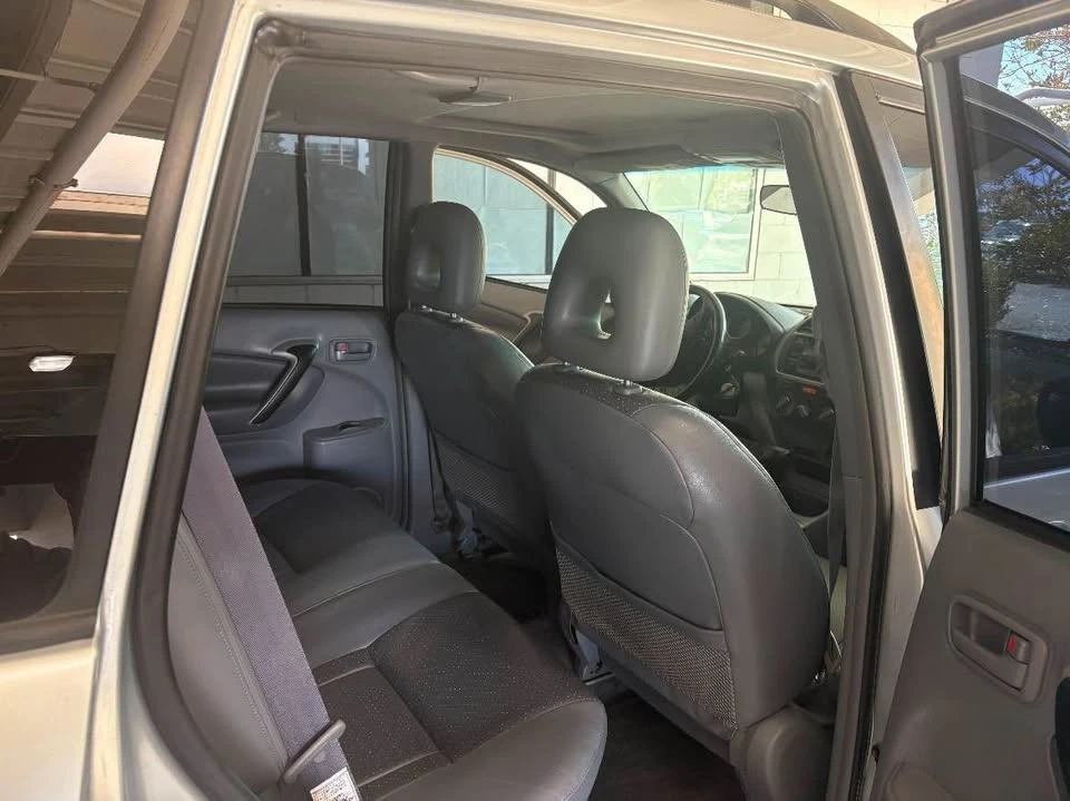 2002 Toyota RAV4 2nd Gen - Image 5 of 9