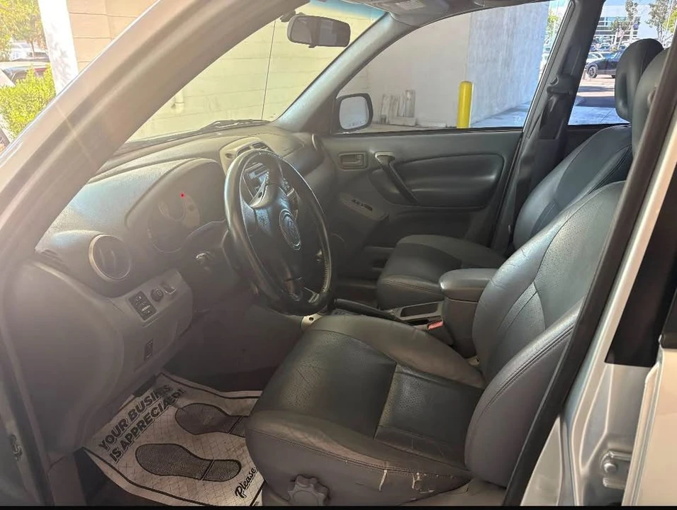 2002 Toyota RAV4 2nd Gen - Image 6 of 9