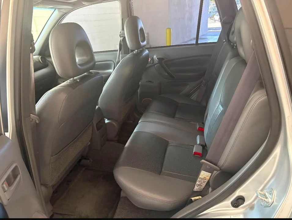 2002 Toyota RAV4 2nd Gen - Image 7 of 9
