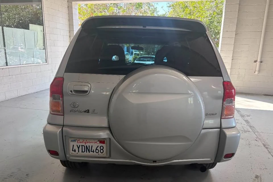 2002 Toyota RAV4 2nd Gen - Image 3 of 9