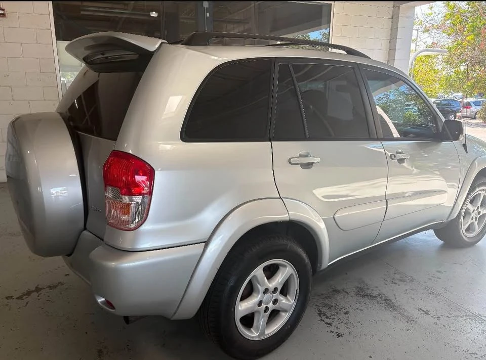 2002 Toyota RAV4 2nd Gen - Image 2 of 9