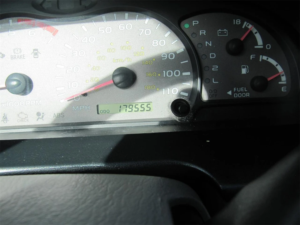 2002 Toyota Sequoia 1st Gen - Image 13 of 31