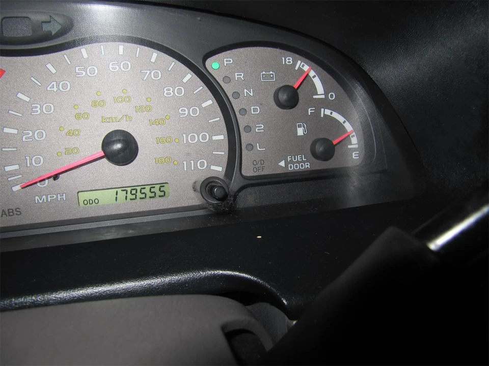 2002 Toyota Sequoia 1st Gen - Image 16 of 31
