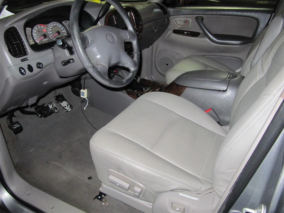 2002 Toyota Sequoia 1st Gen - Image 18 of 31