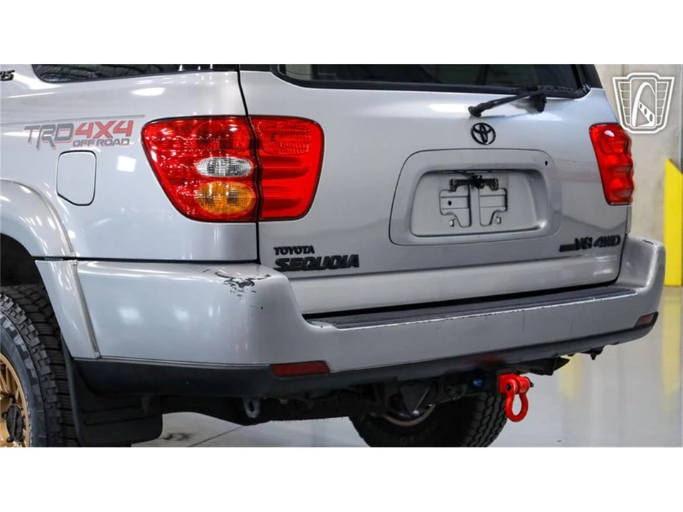 2002 Toyota Sequoia 1st Gen - Image 11 of 31