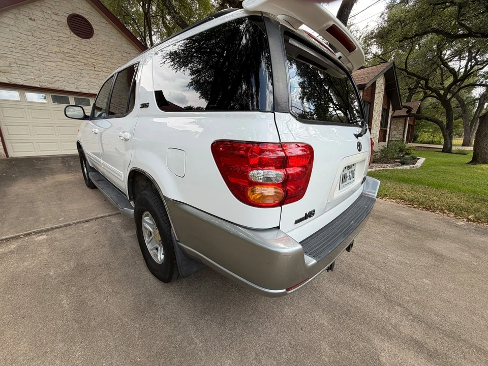 2002 Toyota Sequoia 1st Gen - Image 17 of 31
