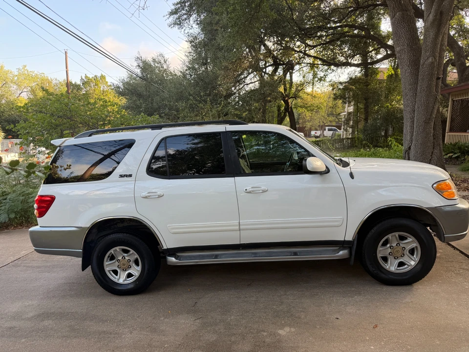 2002 Toyota Sequoia 1st Gen - Image 11 of 31