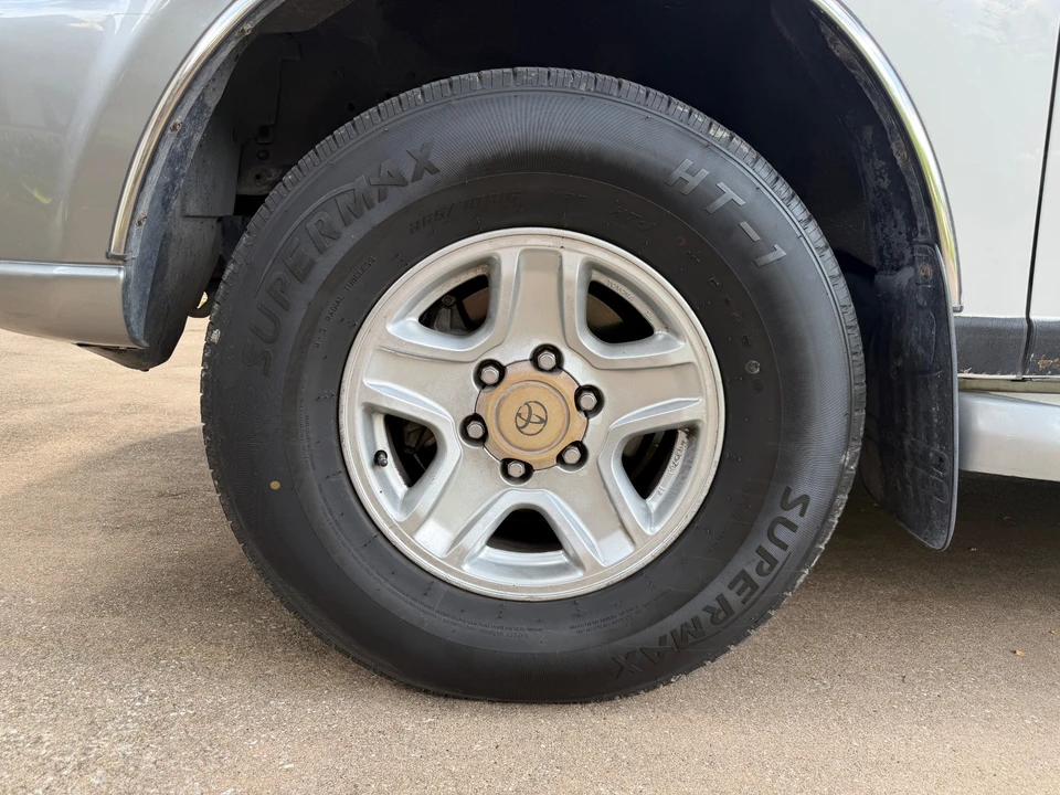 2002 Toyota Sequoia 1st Gen - Image 28 of 31