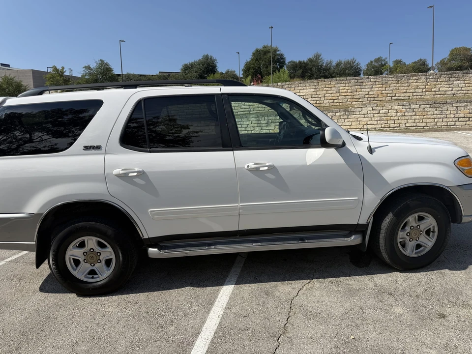 2002 Toyota Sequoia 1st Gen - Image 9 of 31