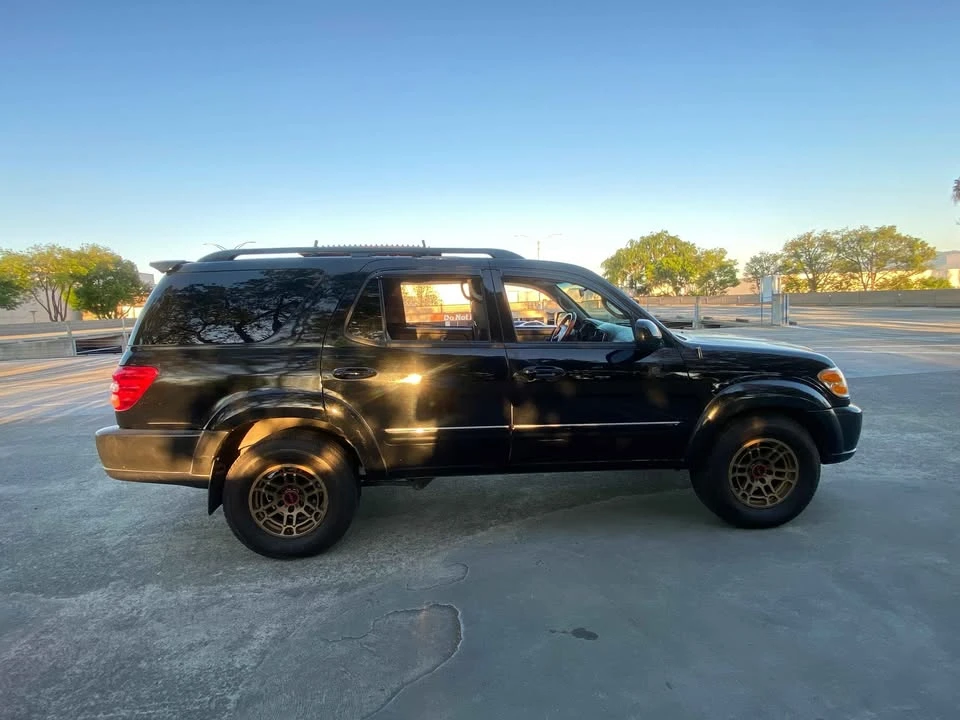 2002 Toyota Sequoia 1st Gen - Image 5 of 12