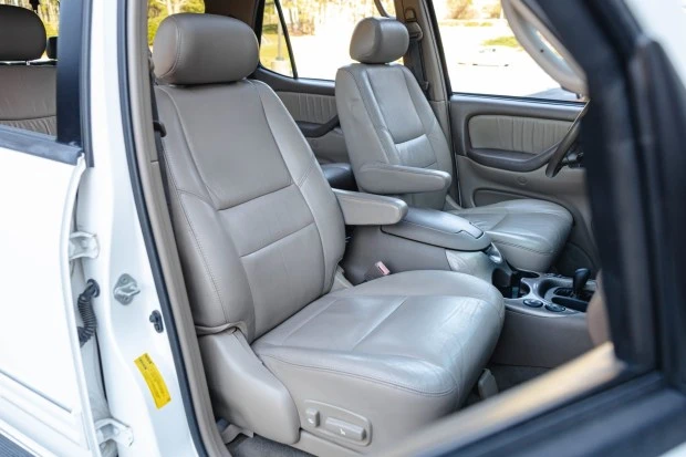 2002 Toyota Sequoia 1st Gen - Image 4 of 7