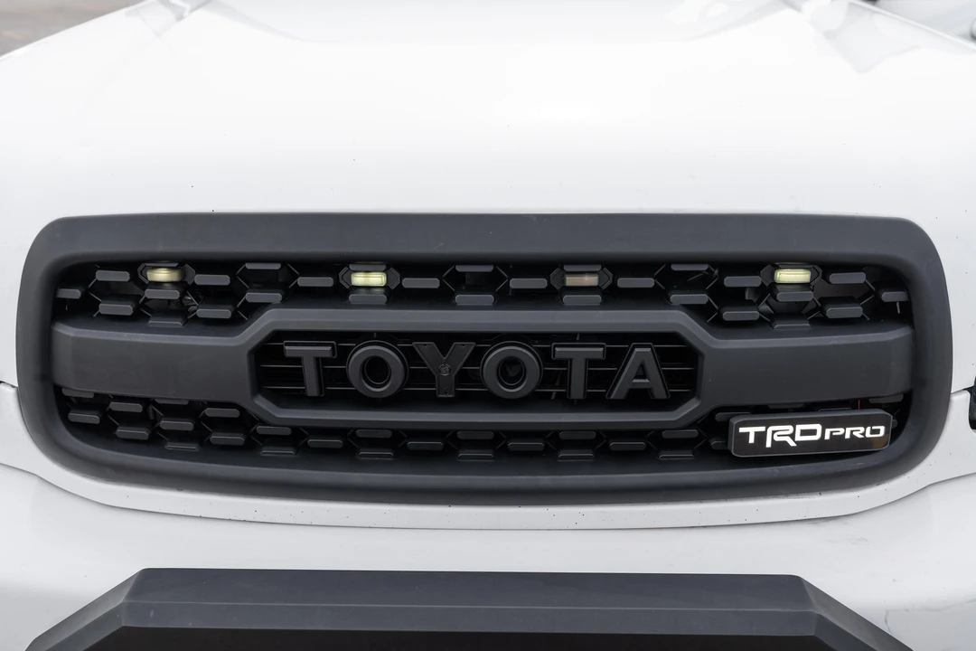 2002 Toyota Sequoia 1st Gen - Image 15 of 31