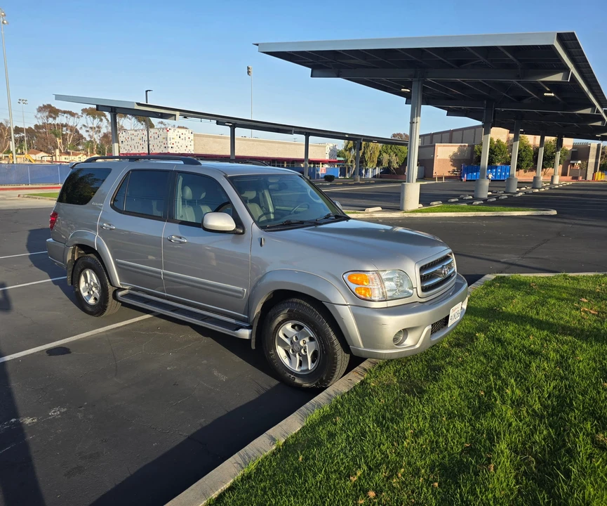 2002 Toyota Sequoia 1st Gen - Image 25 of 31