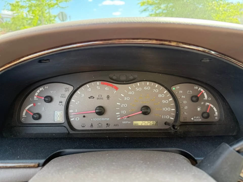 2002 Toyota Sequoia 1st Gen - Image 8 of 15
