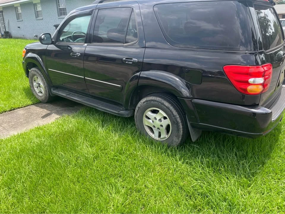 2002 Toyota Sequoia 1st Gen - Image 2 of 3
