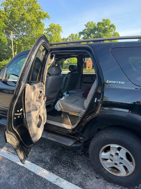 2002 Toyota Sequoia 1st Gen - Image 6 of 9