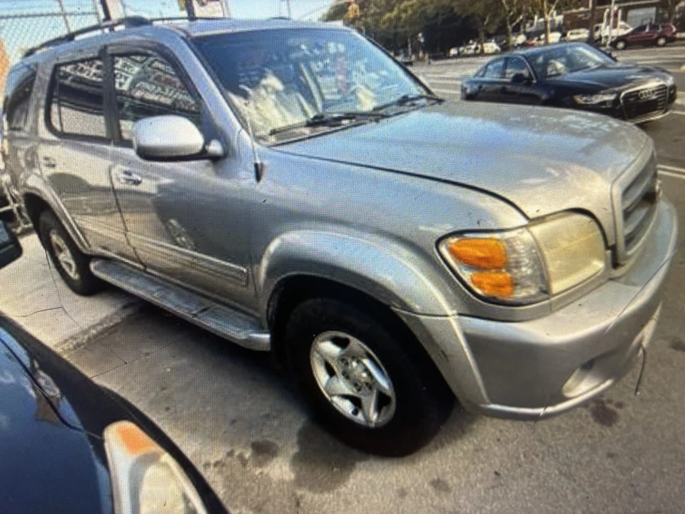 2002 Toyota Sequoia 1st Gen - Image 2 of 5