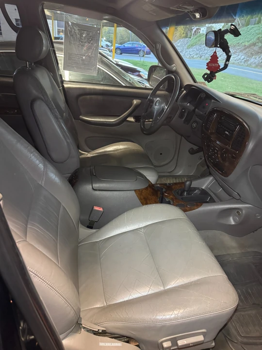 2002 Toyota Sequoia 1st Gen - Image 5 of 9