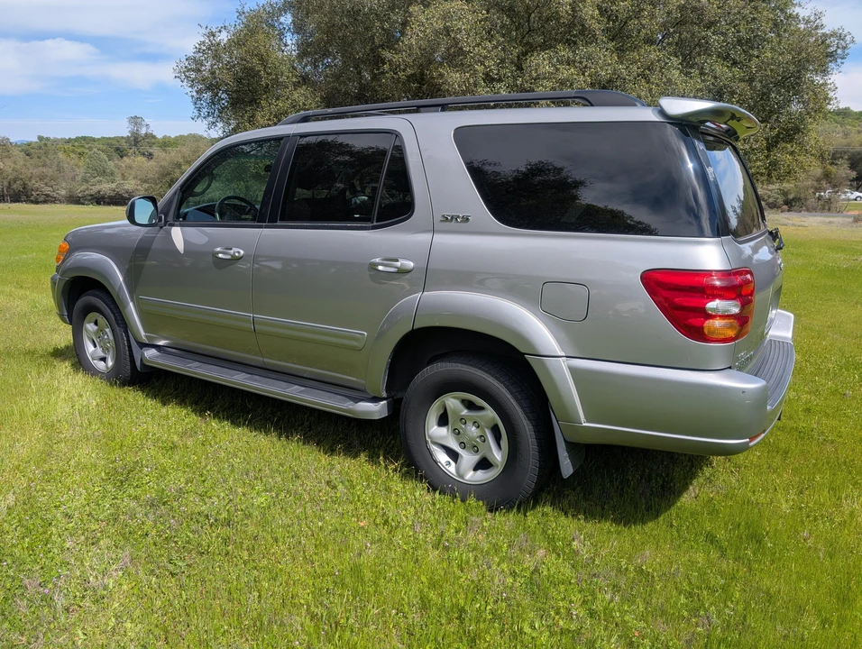 2002 Toyota Sequoia 1st Gen - Image 9 of 31
