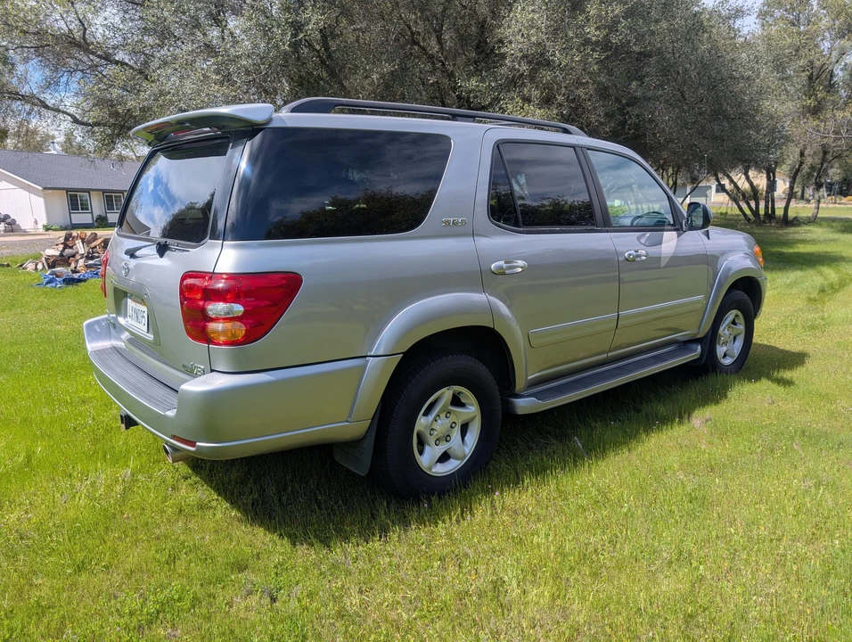 2002 Toyota Sequoia 1st Gen - Image 11 of 31