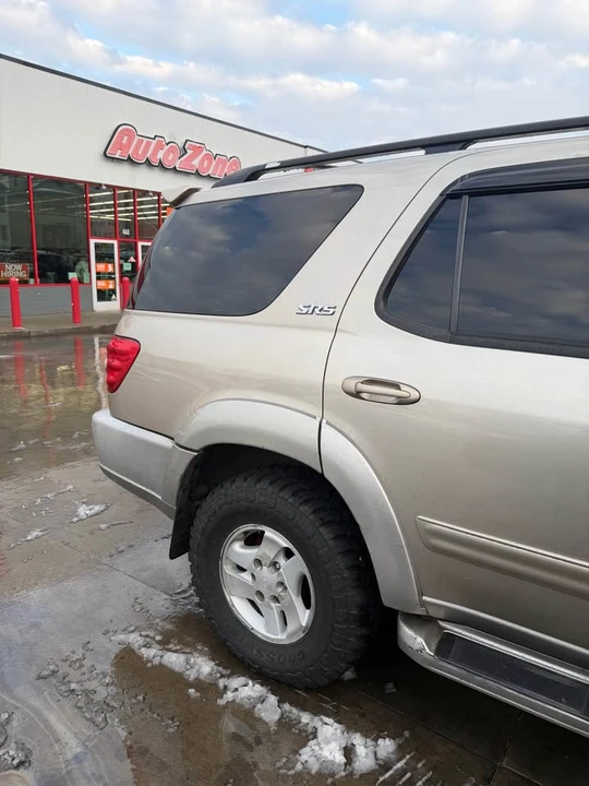 2002 Toyota Sequoia 1st Gen - Image 5 of 8