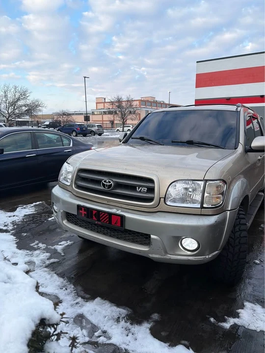 2002 Toyota Sequoia 1st Gen - Image 4 of 8