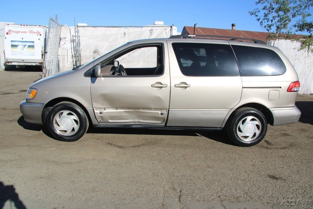 2002 Toyota Sienna 1st Gen - Image 2 of 21