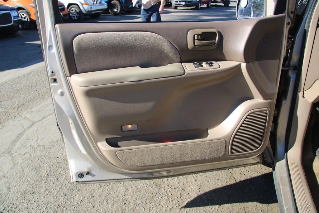 2002 Toyota Sienna 1st Gen - Image 10 of 21