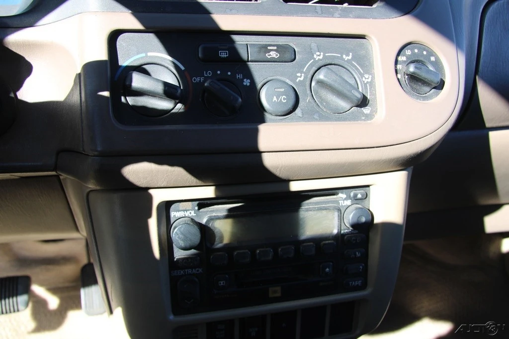 2002 Toyota Sienna 1st Gen - Image 15 of 21