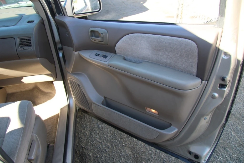 2002 Toyota Sienna 1st Gen - Image 18 of 21
