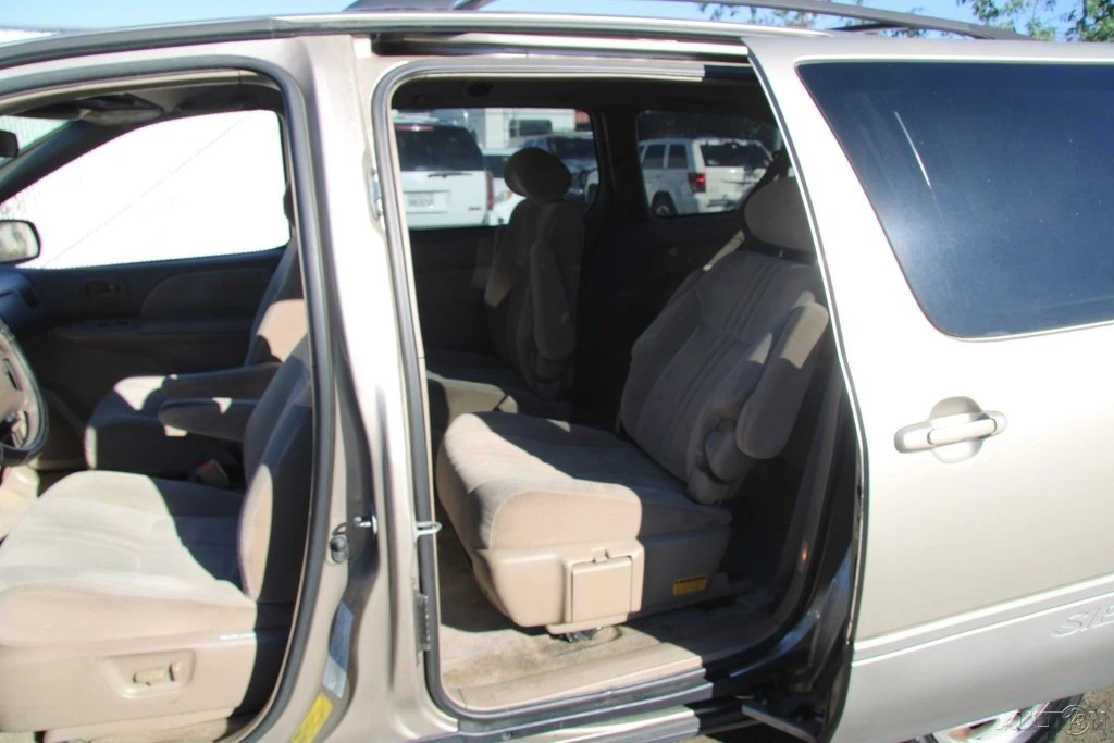 2002 Toyota Sienna 1st Gen - Image 17 of 21