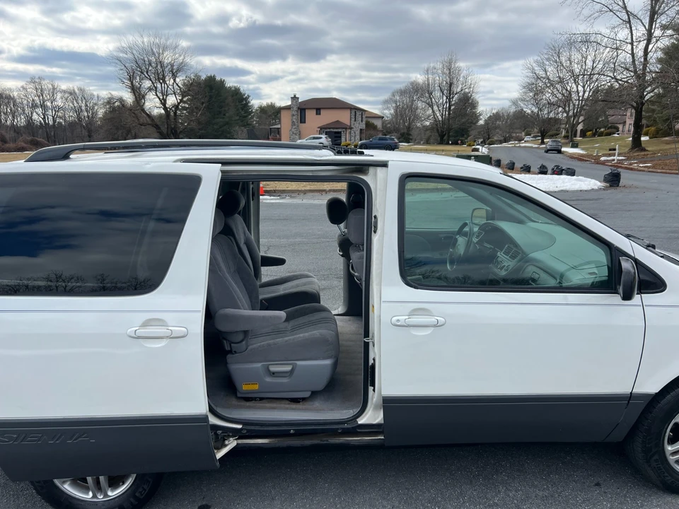 2002 Toyota Sienna 1st Gen - Image 15 of 21