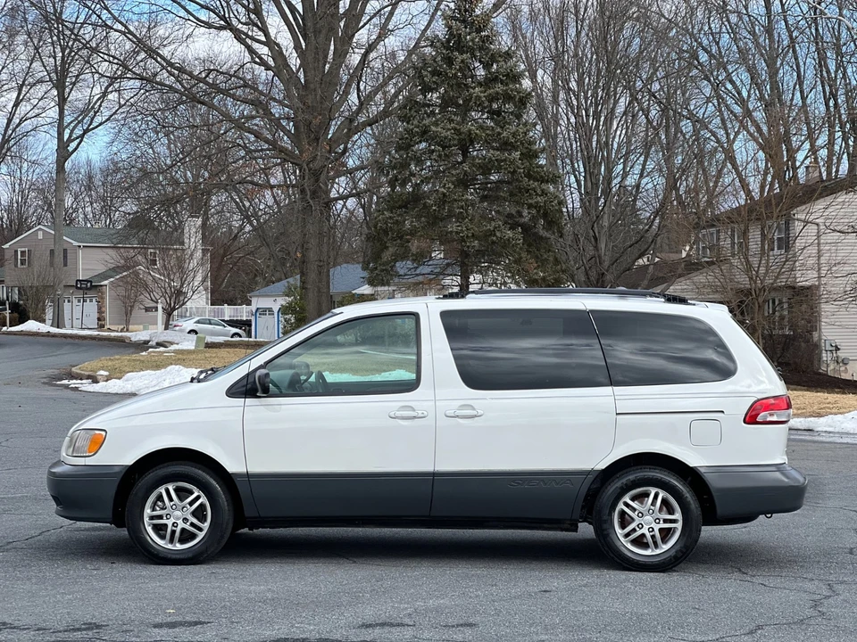 2002 Toyota Sienna 1st Gen - Image 3 of 21