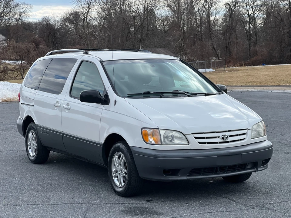 2002 Toyota Sienna 1st Gen - Image 9 of 21